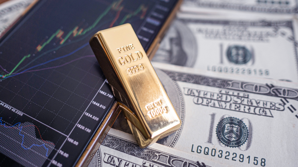 Gold Declines And Dollar Stabilizes